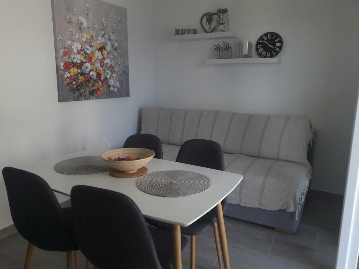 Apartment Tea 2 Primošten Eksteriør bilde