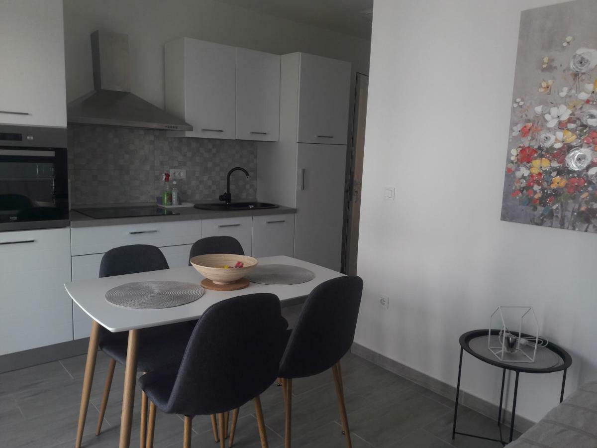Apartment Tea 2 Primošten Eksteriør bilde